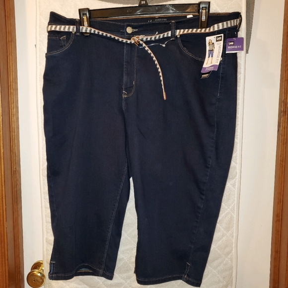 Lee Denim - Lee Midrise Skimmer capris size 20